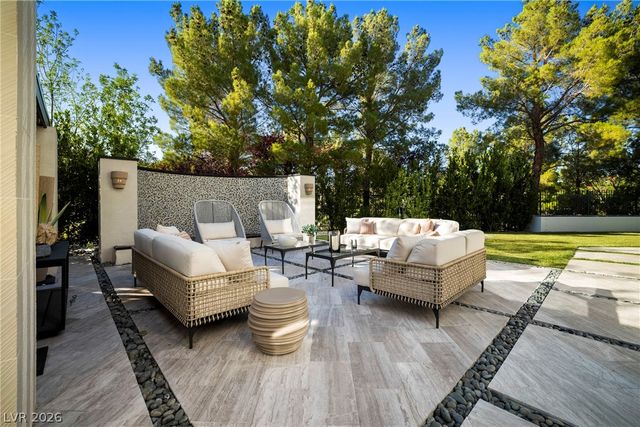 7 Vintage Valley Drive, Las Vegas, NV 89141