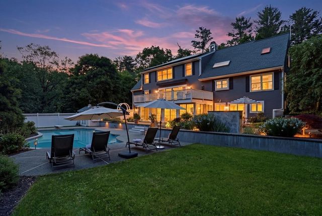 88 Esterbrook Rd, Acton, MA 01720