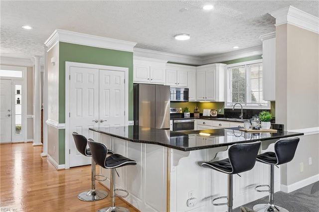 111 Eric Nelson RN, Yorktown, VA 23693