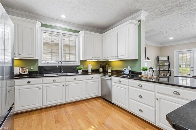 111 Eric Nelson RN, Yorktown, VA 23693