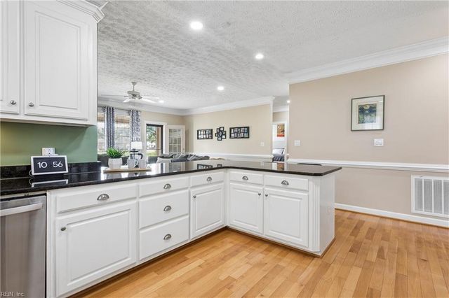 111 Eric Nelson RN, Yorktown, VA 23693