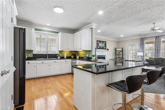 111 Eric Nelson RN, Yorktown, VA 23693