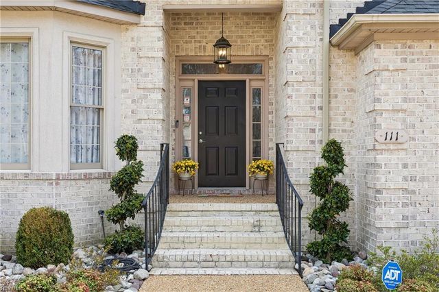 111 Eric Nelson RN, Yorktown, VA 23693