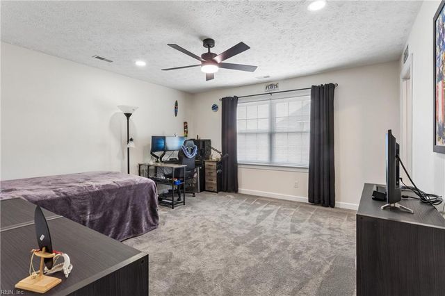 111 Eric Nelson RN, Yorktown, VA 23693