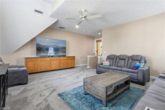 111 Eric Nelson RN, Yorktown, VA 23693