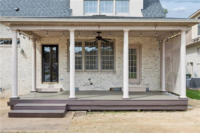 111 Eric Nelson RN, Yorktown, VA 23693