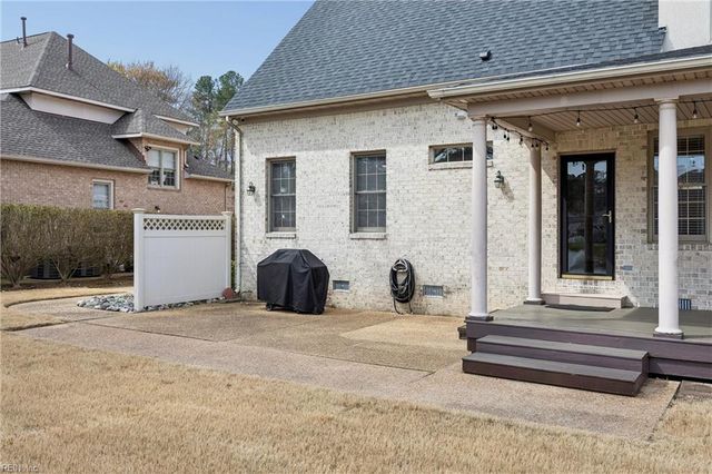 111 Eric Nelson RN, Yorktown, VA 23693