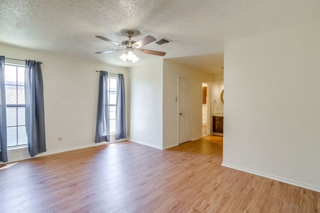 3031 Las Vegas Trail, Fort Worth, TX 76116