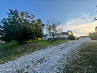 562 Verdun Rd, Oneida, TN 37841
