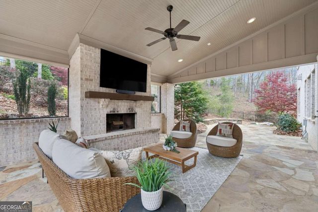 5055 Pointer Ridge, Flowery Branch, GA 30542