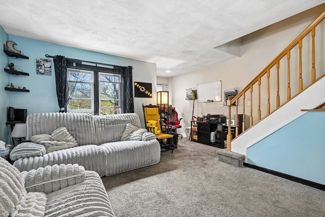 42 Wrentham Rd 42, Worcester, MA 01602