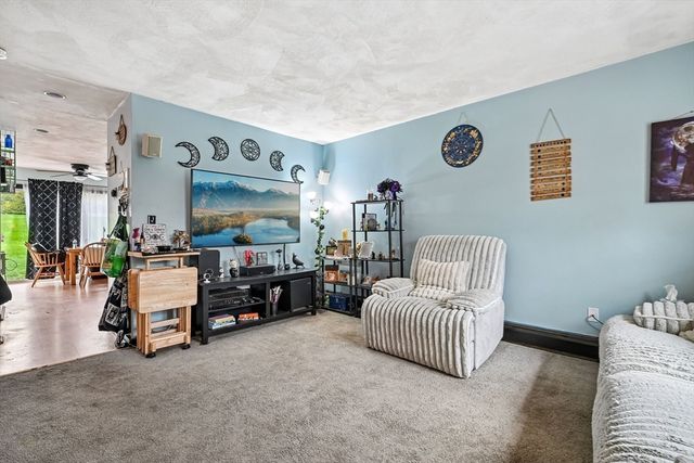 42 Wrentham Rd 42, Worcester, MA 01602
