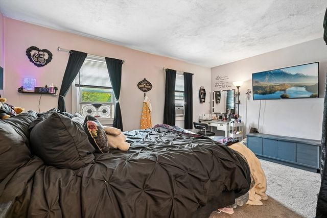 42 Wrentham Rd 42, Worcester, MA 01602