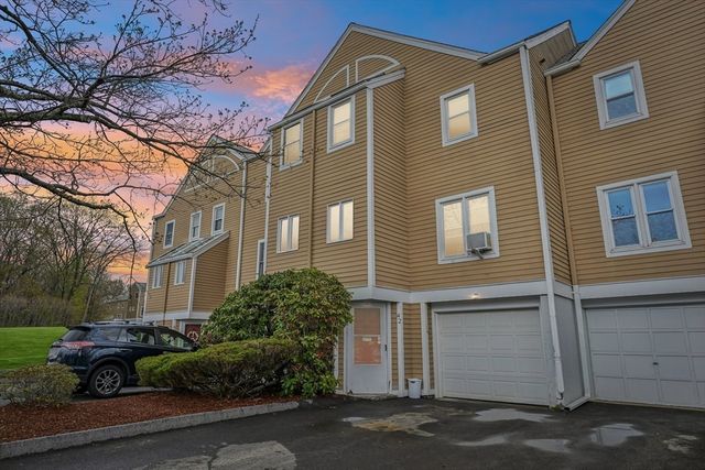 42 Wrentham Rd 42, Worcester, MA 01602