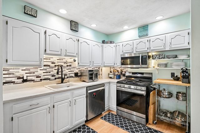 42 Wrentham Rd 42, Worcester, MA 01602