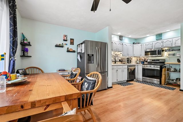 42 Wrentham Rd 42, Worcester, MA 01602
