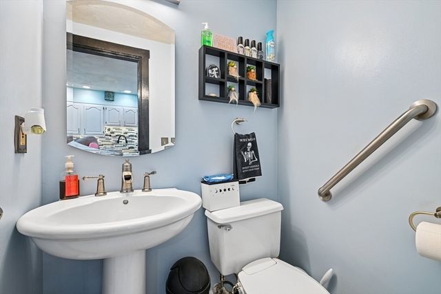 42 Wrentham Rd 42, Worcester, MA 01602