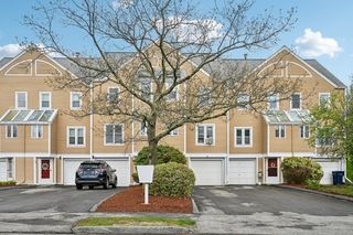 42 Wrentham Rd 42, Worcester, MA 01602