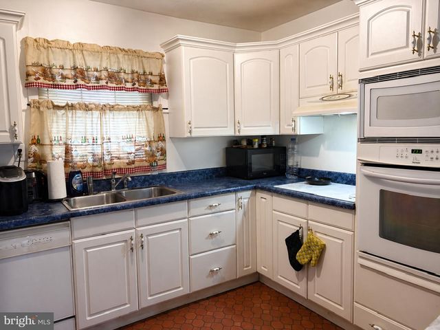 40 TRESCOTT LN, Willingboro, NJ 08046