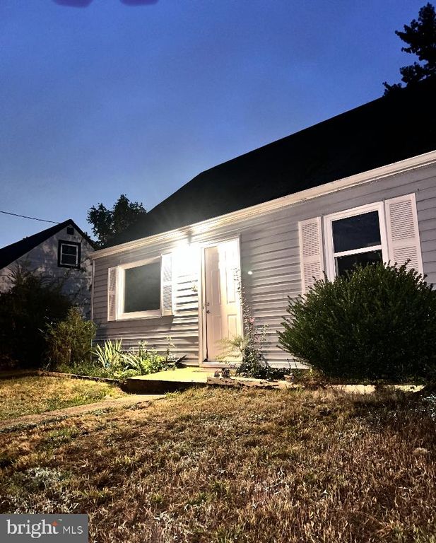 229 MANASSAS DR, Manassas Park, VA 20111