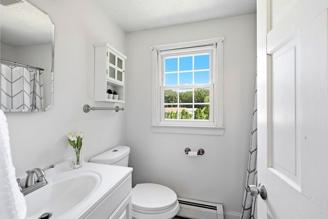1056 North West St, Agawam, MA 01001