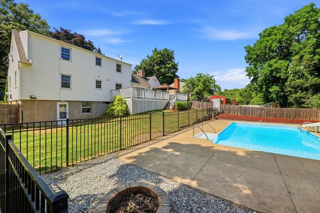 1056 North West St, Agawam, MA 01001