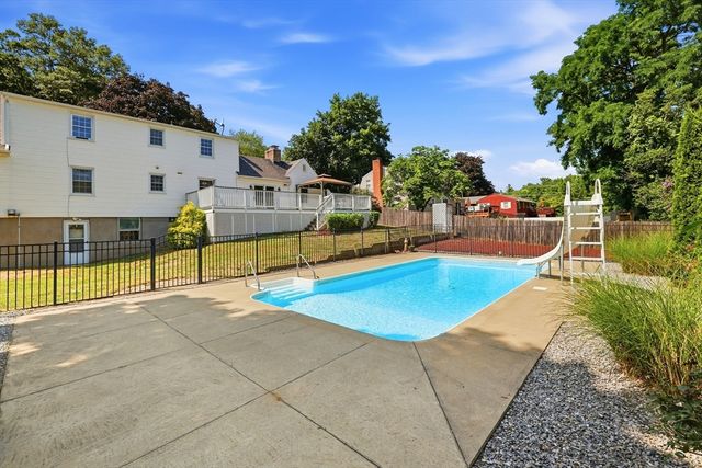 1056 North West St, Agawam, MA 01001