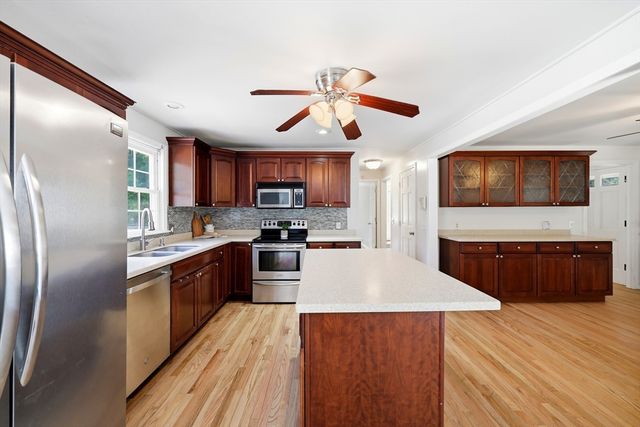 1056 North West St, Agawam, MA 01001