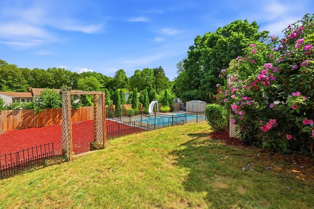 1056 North West St, Agawam, MA 01001