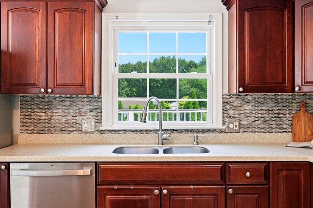 1056 North West St, Agawam, MA 01001