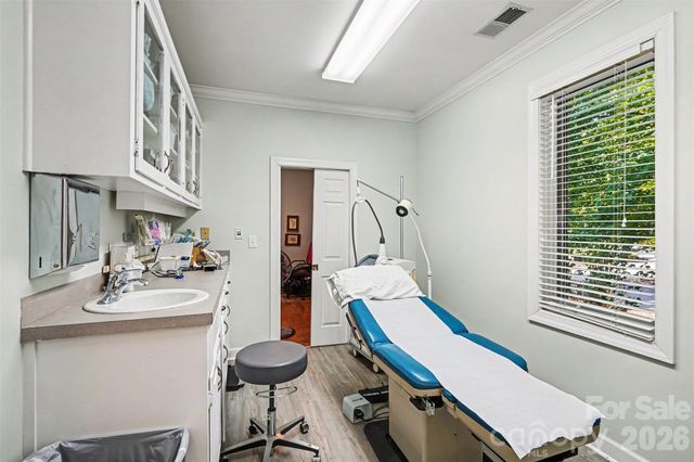 1913 J N Pease Place 201, Charlotte, NC 28262