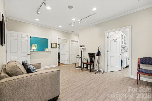 1913 J N Pease Place 201, Charlotte, NC 28262