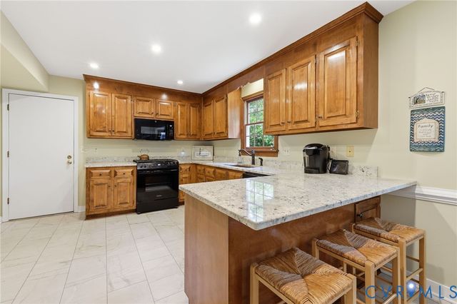 14310 Huntgate Woods Rd, Midlothian, VA 23112