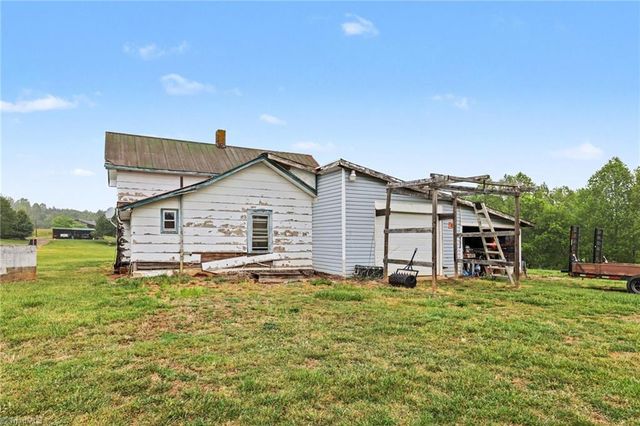 1369 Brims Grove Road, Pinnacle, NC 27043