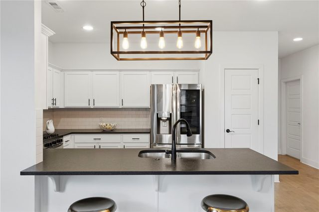 1706 W Broadway Place, Rogers, AR 72758