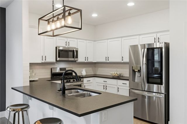 1706 W Broadway Place, Rogers, AR 72758