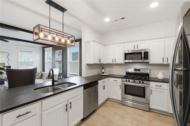 1706 W Broadway Place, Rogers, AR 72758