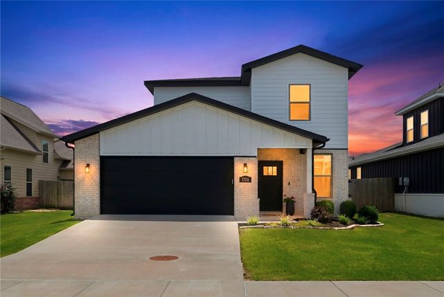 1706 W Broadway Place, Rogers, AR 72758