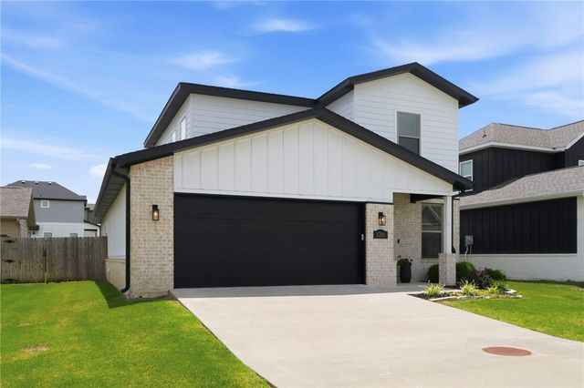 1706 W Broadway Place, Rogers, AR 72758
