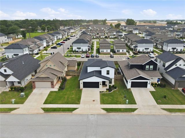 1706 W Broadway Place, Rogers, AR 72758