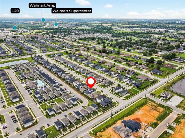 1706 W Broadway Place, Rogers, AR 72758
