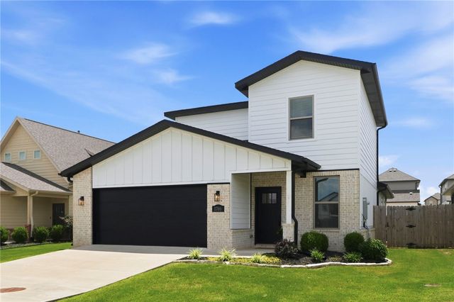 1706 W Broadway Place, Rogers, AR 72758