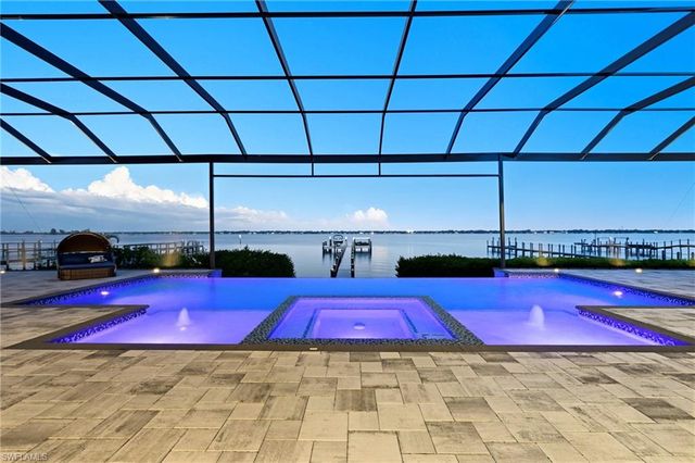 6390 River Club CT, North Fort Myers, FL 33917