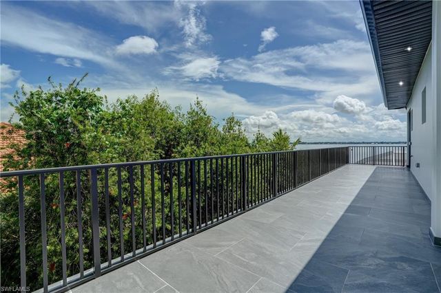 6390 River Club CT, North Fort Myers, FL 33917