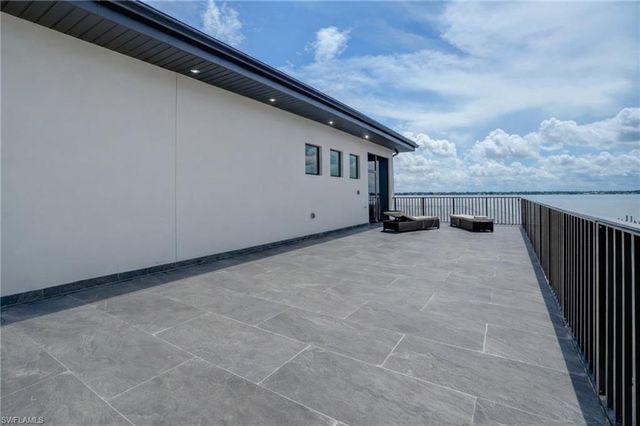 6390 River Club CT, North Fort Myers, FL 33917