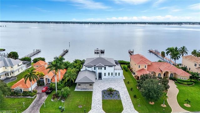 6390 River Club CT, North Fort Myers, FL 33917