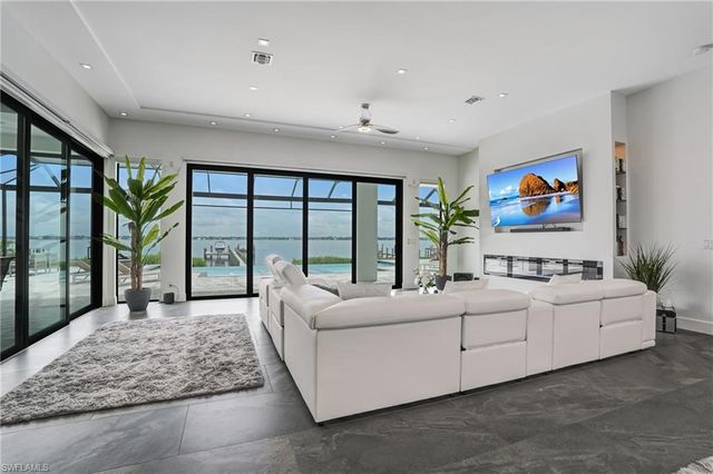 6390 River Club CT, North Fort Myers, FL 33917