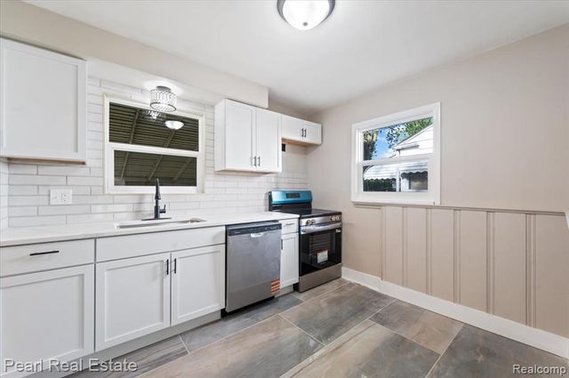 20910 Van Antwerp, Harper Woods, MI 48225