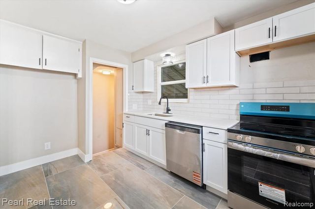 20910 Van Antwerp, Harper Woods, MI 48225