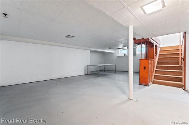 20910 Van Antwerp, Harper Woods, MI 48225